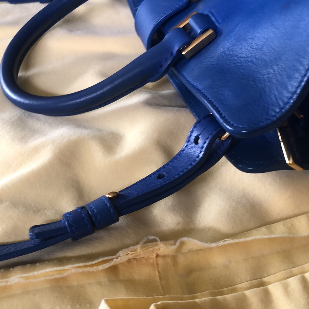 Ysl Cabas, very good condition except two on the bottom inside pls check photos. - Picture 9 of 11